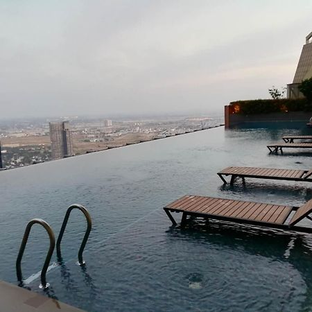 Impian II - The Peak Residence Phnom Penh Exterior photo